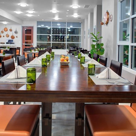 Holiday Inn Windsor - Wine Country By Ihg Εξωτερικό φωτογραφία